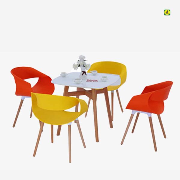 CF1 table with chairs